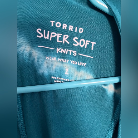 Torrid Super Soft Blue Tie Dye Sweater - NWT size 2X - Picture 3 of 4